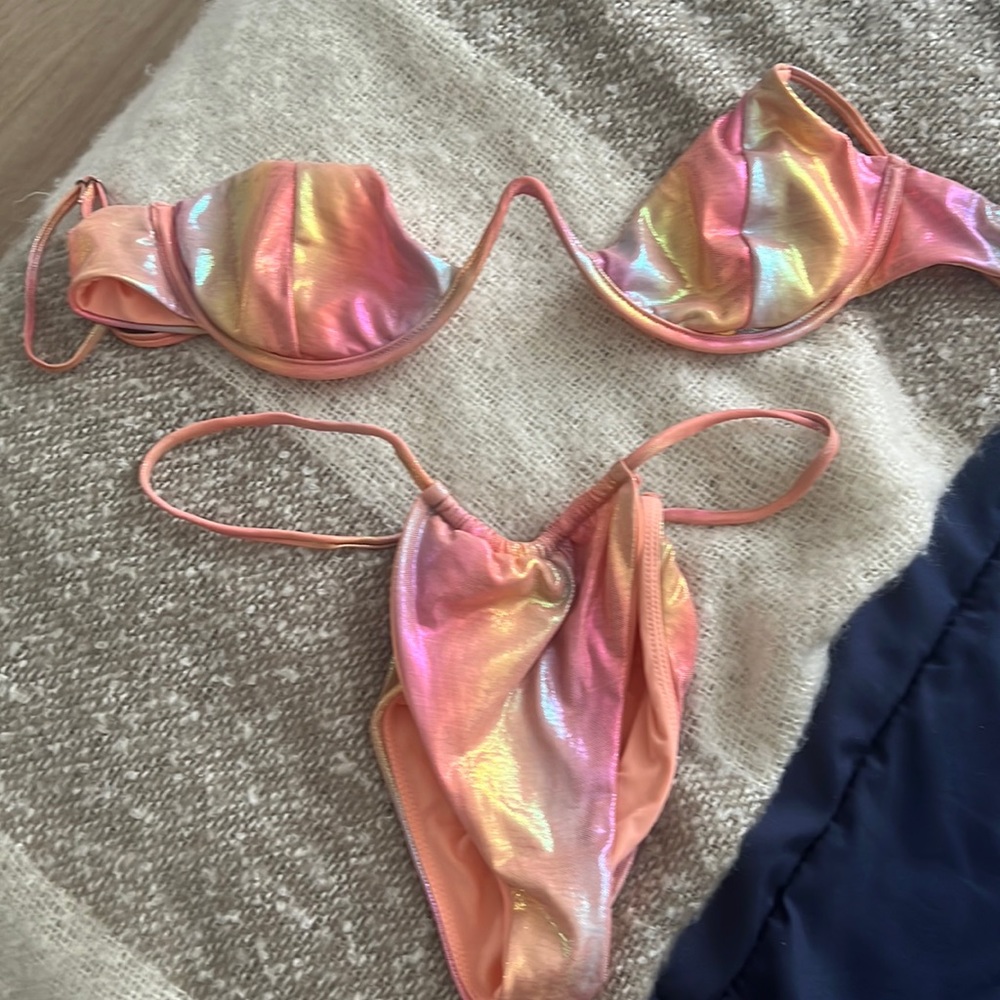 LOVEWAVE BIKINI KYLIE JENNER - Picture 3 of 7